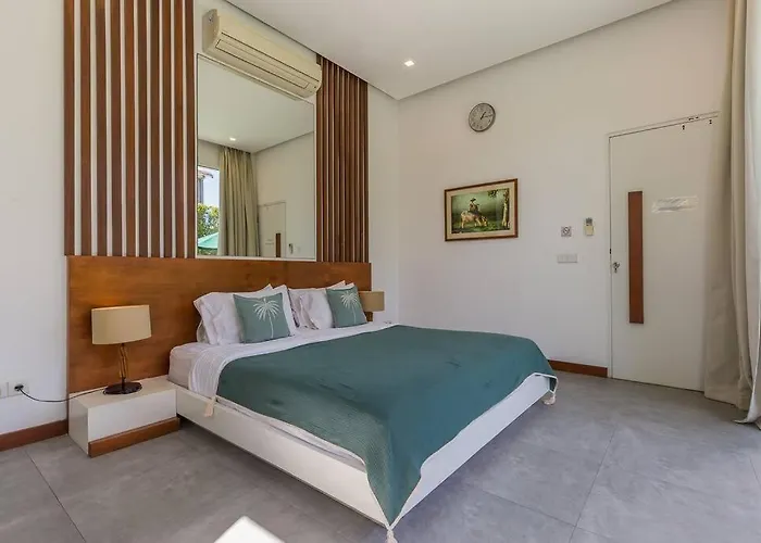 Serenity: Modern Design Luxury 12m Pool And Bbq Ferienhaus *