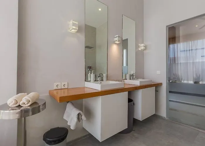 Serenity: Modern Design Luxury 12m Pool And Bbq *