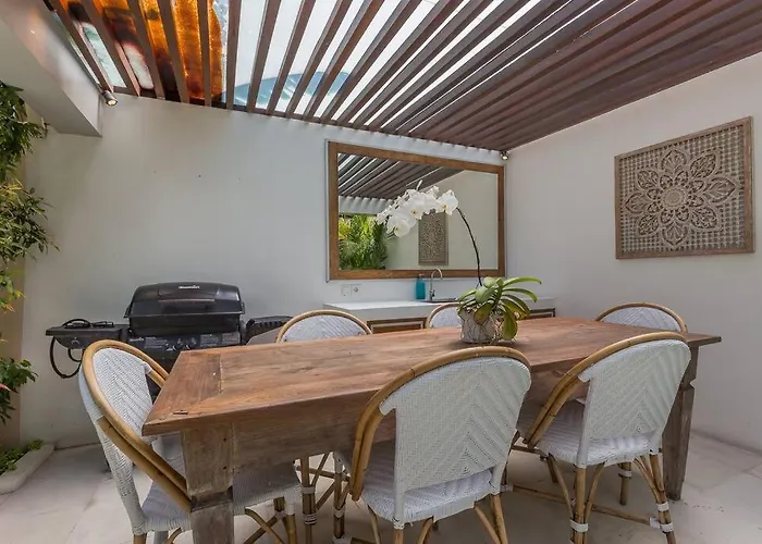 Serenity: Modern Design Luxury 12m Pool And Bbq Seminyak