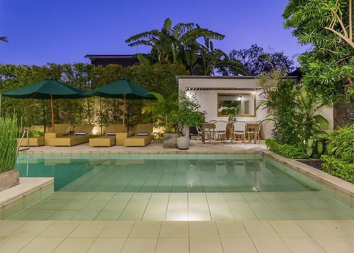 Serenity: Modern Design Luxury 12m Pool And Bbq Ferienhaus