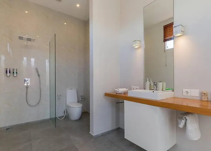 Serenity: Modern Design Luxury 12m Pool And Bbq
