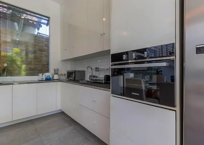 Serenity: Modern Design Luxury 12m Pool And Bbq Ferienhaus Seminyak